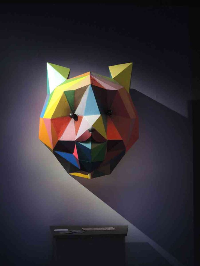 objetos de diseño espacio cabeza oso de frente