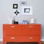 comoda naranja final de frente