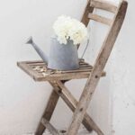 regadera-de-muy-mucho-y-silla-1