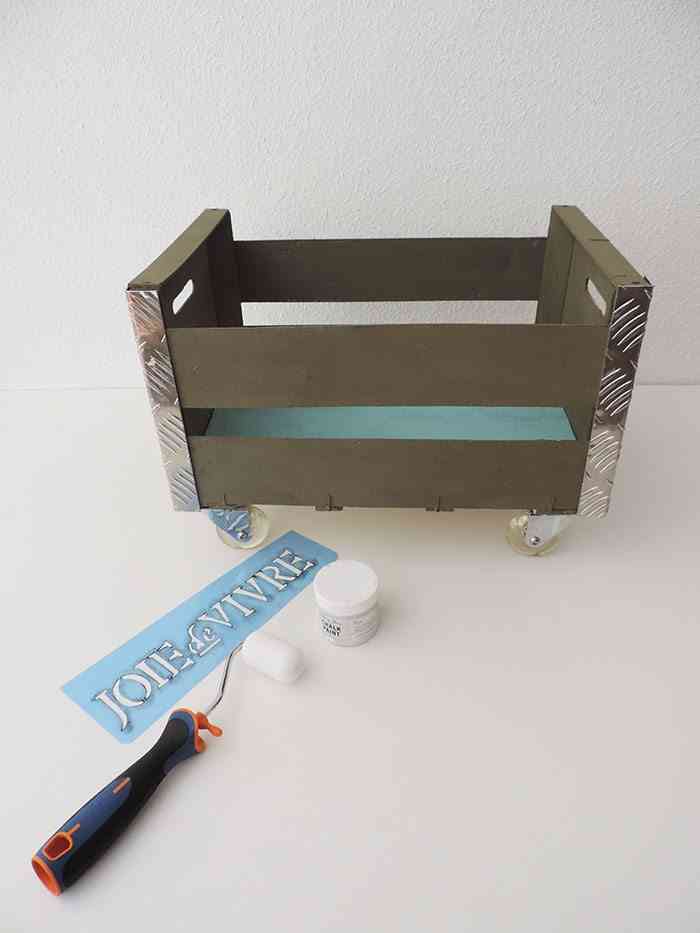 revistero de estilo industrial estarcir plantilla paso 7