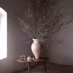 mesita con jarron zara home