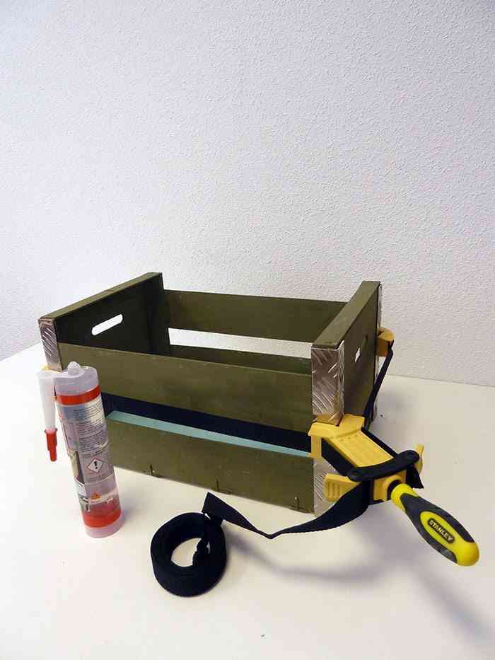 revistero de estilo industrial pegar perfiles paso 5