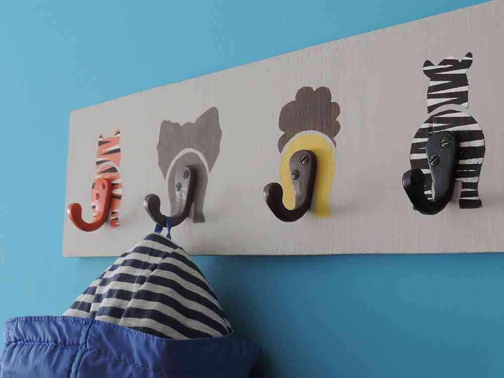 Cómo hacer un perchero infantil decorado con animales