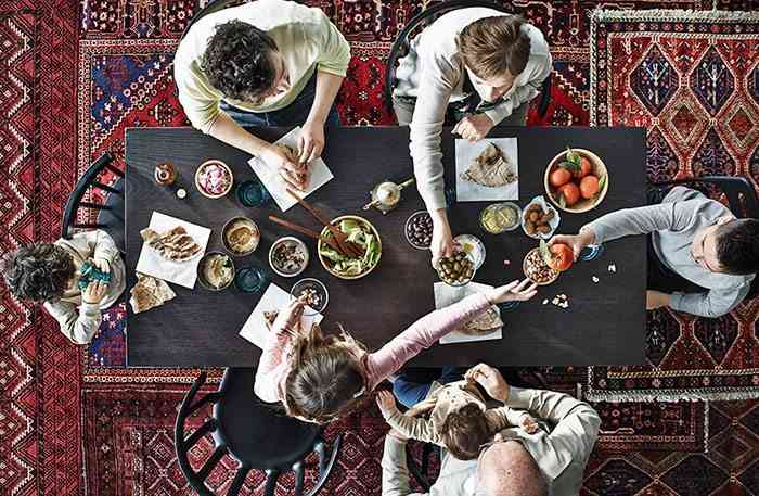 Cómo decorar el balcón para una cena con amigos