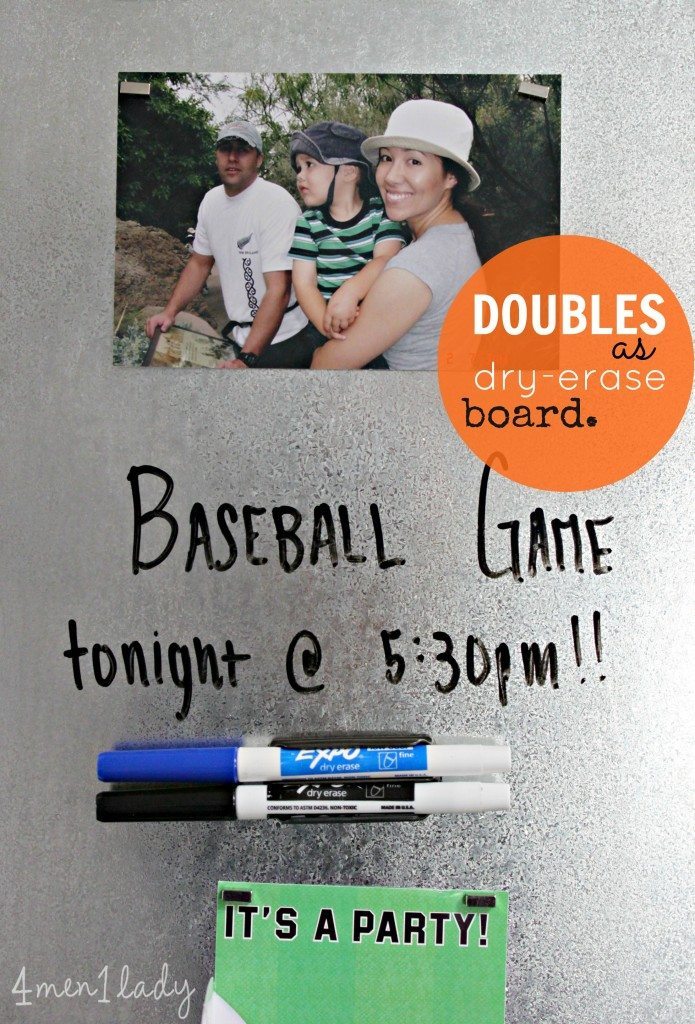 tabla de metal con bolígrafos y fotos