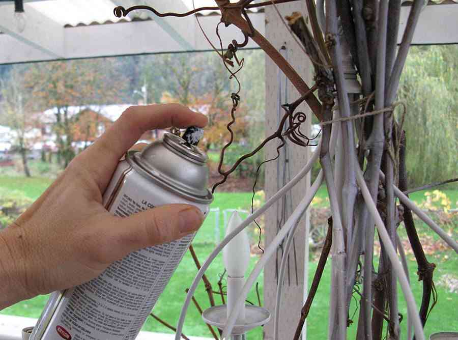DIY: una lámpara de araña decorada con ramas 11 lámpara de araña paso 5
