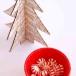 arbol-de-navidad-de-cartulina-bol-rojo-1
