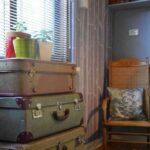 decorar-con-maletas-antiguas-habitacion-1