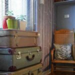 decorar con maletas antiguas habitacion