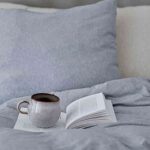 dormitorio de estilo nordico bloomingville ropa