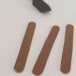 manualidades-y-adornos-de-navidad-pintar-palos-reno