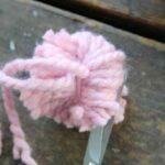 adornar-la-casa-con-pompones-tenedor-cortar-1