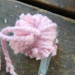 adornar la casa con pompones tenedor cortar