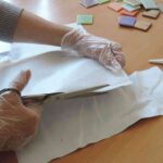 mantel-individual-con-teselas-recortar-el-hule-1