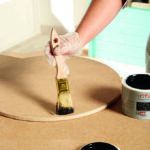 zona-de-juegos-paso-6-pintar-madera-negro-1