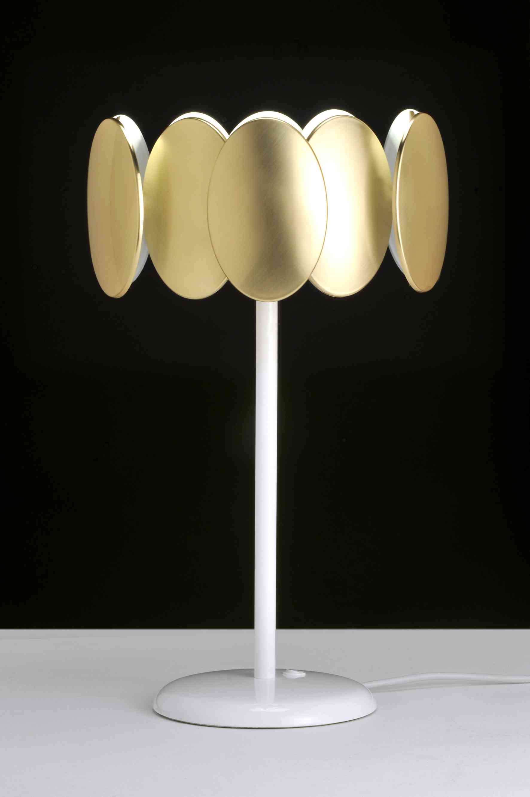 Obolo, una oda al infinito en una lámpara única 2 lampara obolo golden oro