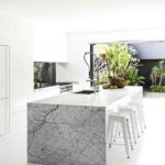 casa en blanco y negro cocina