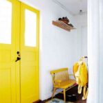decoracion en amarillo home designing puerta