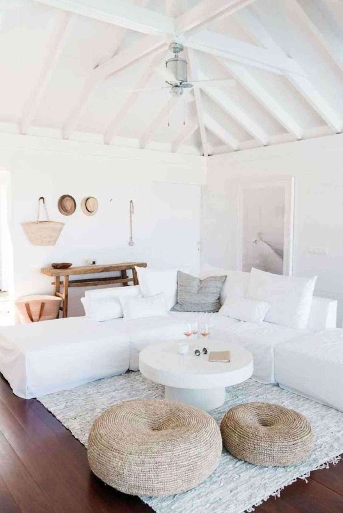 Decoración de pisos en blanco con inspiración minimalista