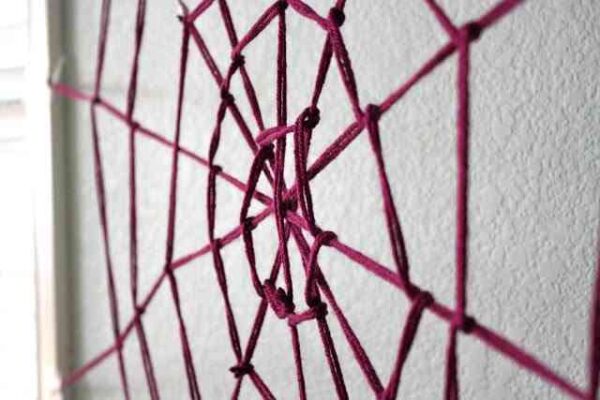 Cómo hacer telas de araña para decorar en Halloween