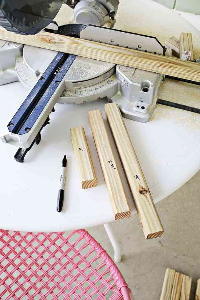 DIY: aprende a hacer una celosía para el porche estilo mid-century 4