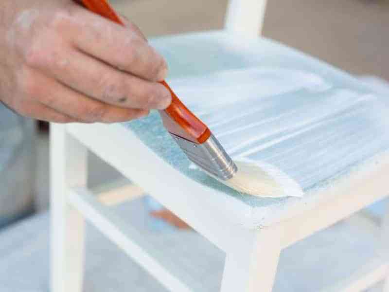 DIY: Recicla una silla infantil con la técnica del decoupage y un mapa 7