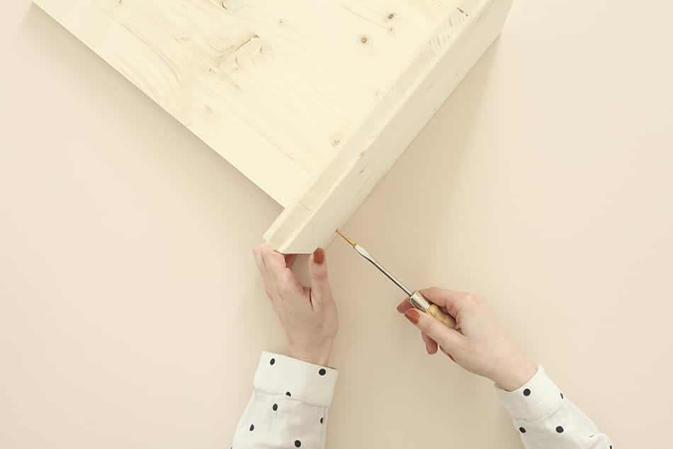 DIY: Como hacer un taburete multiusos con madera y azulejos 5