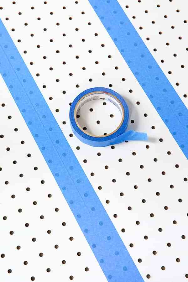 DIY: cómo pintar un panel perforado con franjas de colores alegres 5