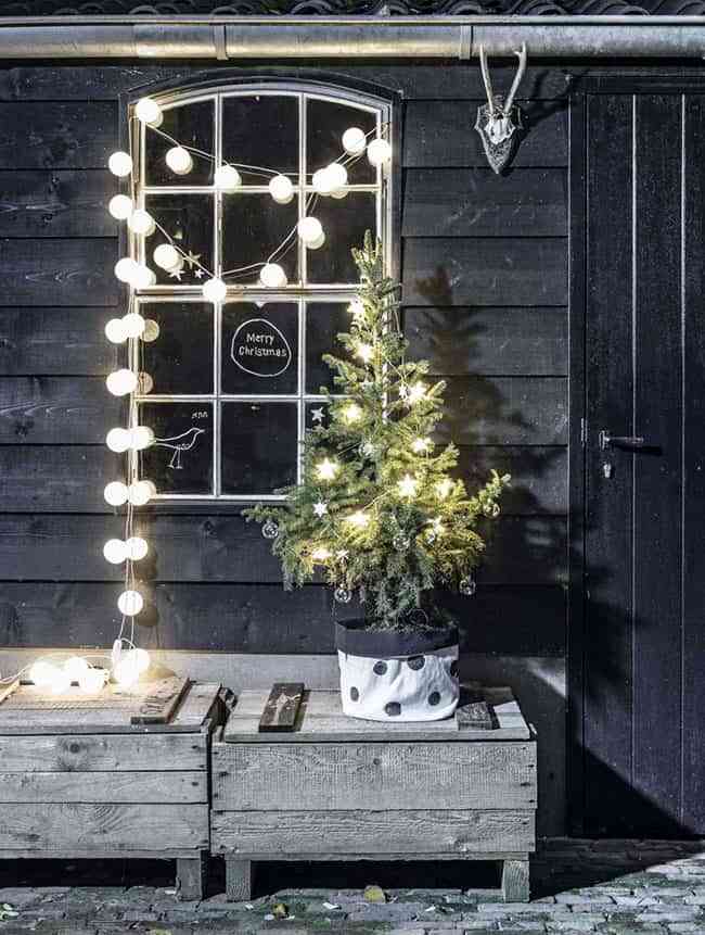 Luces de fantasía para iluminar el exterior de casa en Navidad 6