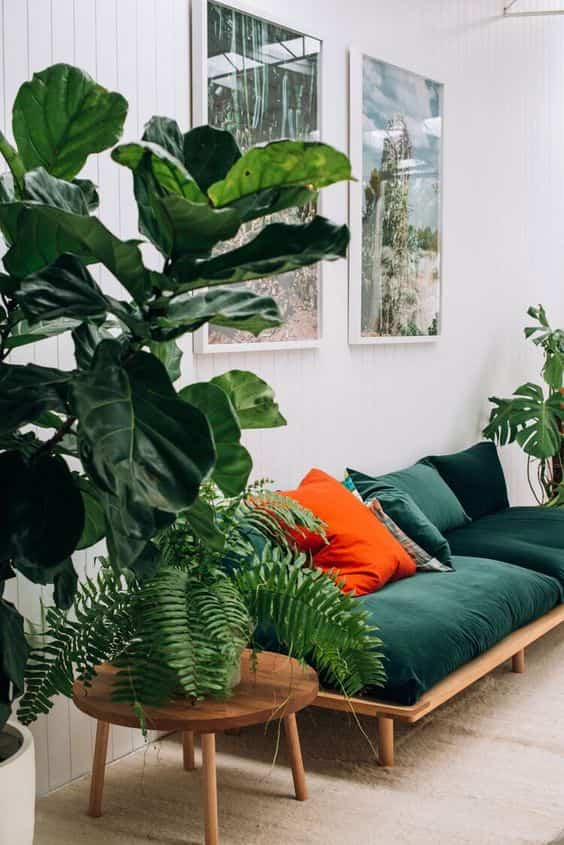 Elige un sofá verde de terciopelo y dale glamour a tu salón 5