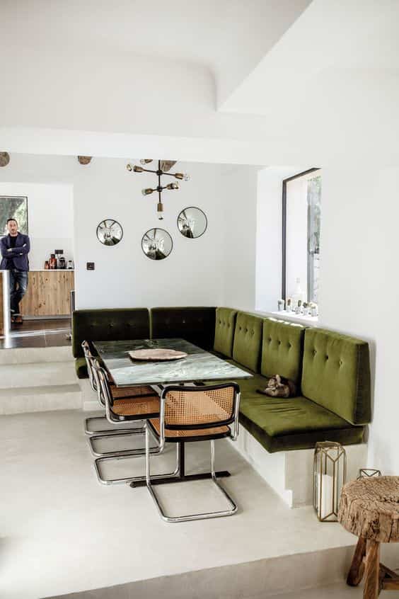 Elige un sofá verde de terciopelo y dale glamour a tu salón 4