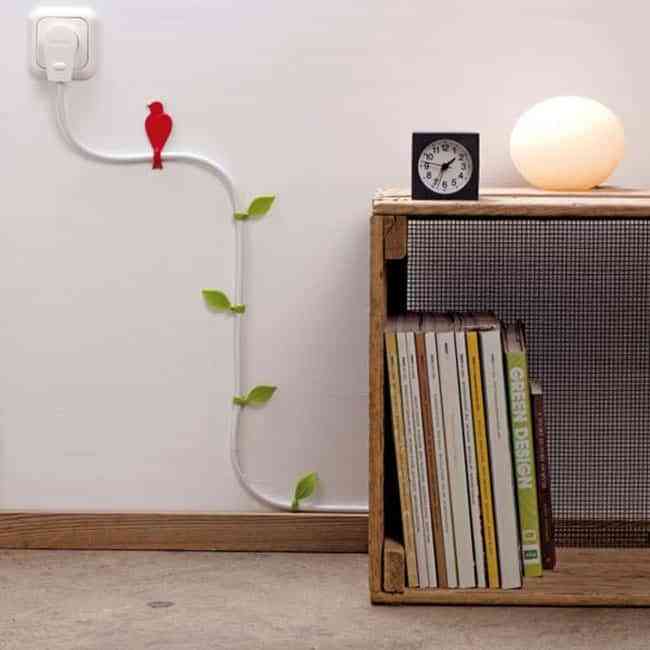 Ideas ingeniosas para decorar cables y enchufes con humor 2