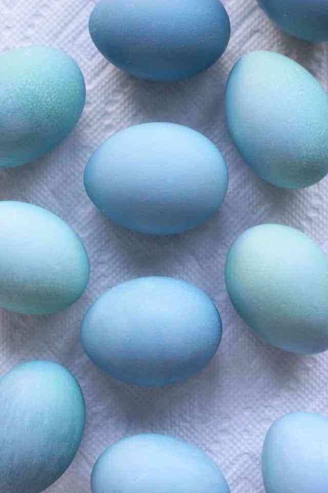Aprende a teñir huevos de Pascua con colorantes naturales 7