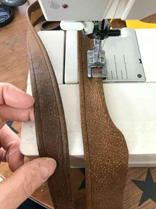 DIY: Un cabecero tapizado en cuero para decorar un dormitorio rústico 8