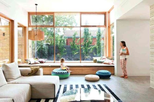 Un banco bajo una ventana: descubre como crear un rincón de relax en casa