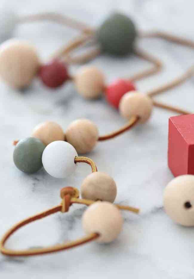 3 guirnaldas navideñas DIY para decorar tu casa y vestirla de fiesta 16