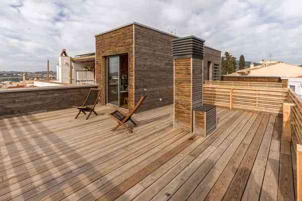 Descubre una casa sostenible construida con materiales ecológicos