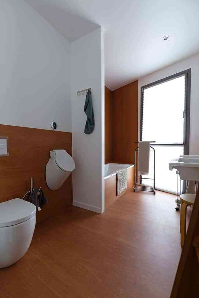 Descubre una casa sostenible construida con materiales ecológicos 9