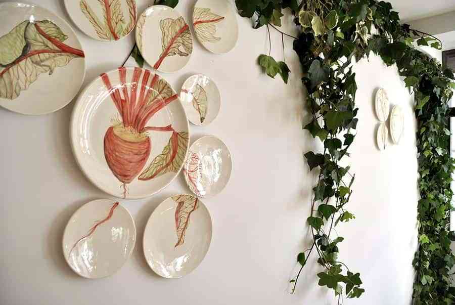 Vajillas decoradas a mano por Nuria Blanco: arte en el plato 1