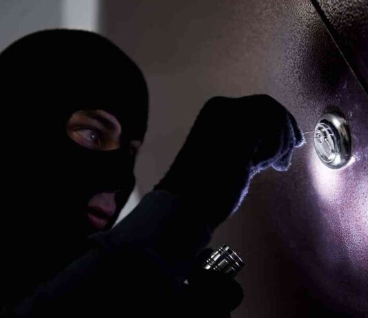 Cerrajeros Madrid: instale bombillos antibumping para mejorar la seguridad de su puerta