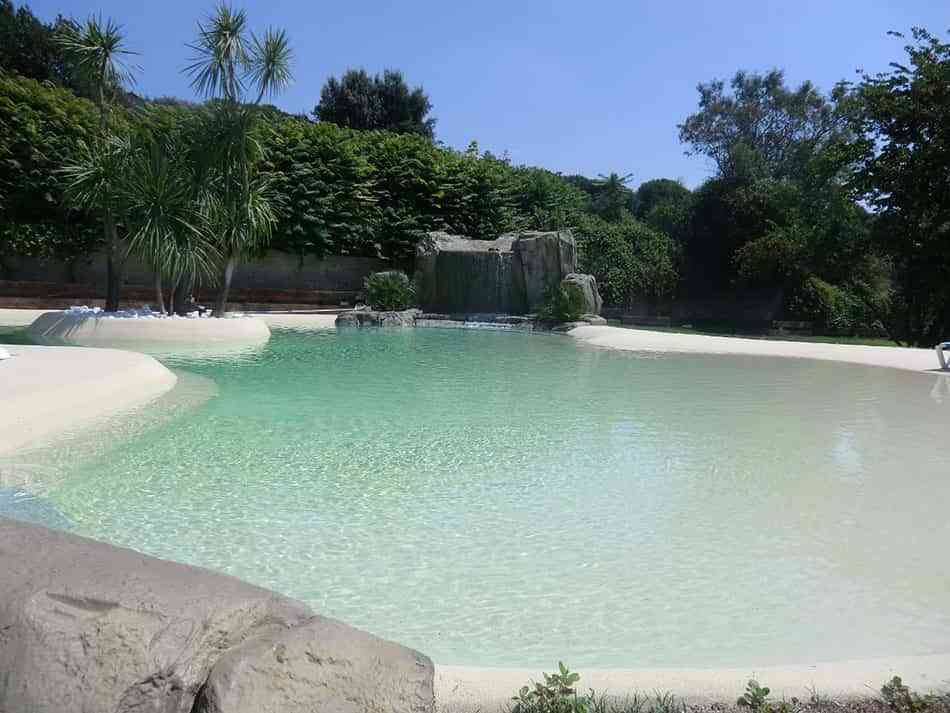 Piscinas de arena: cómo traer la playa a tu jardín 1