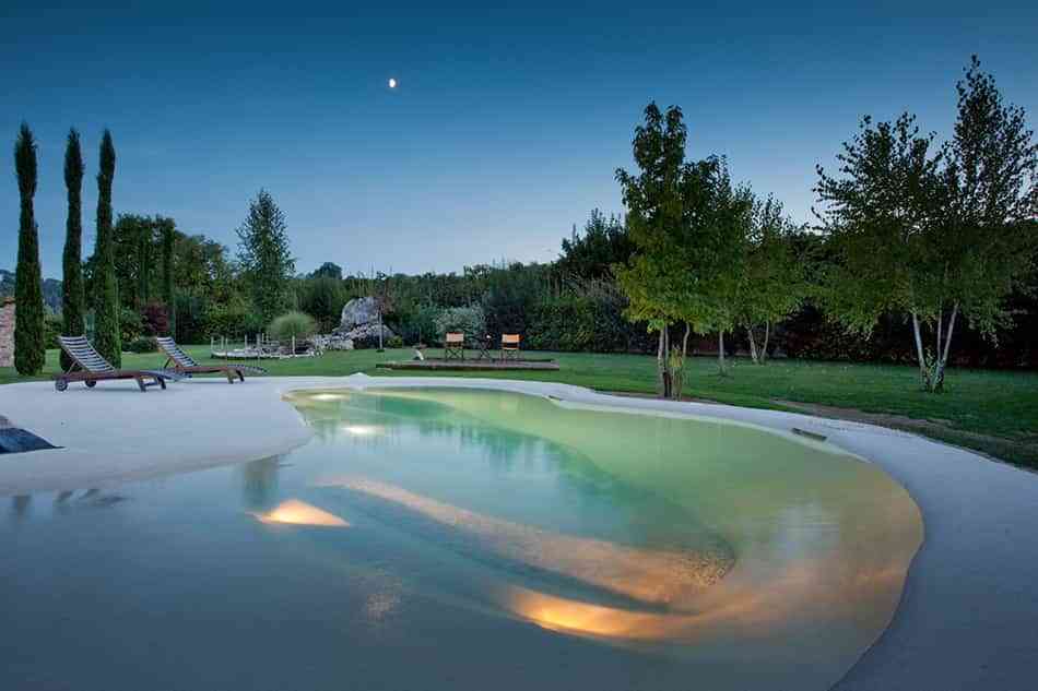 Piscinas de arena: cómo traer la playa a tu jardín 3