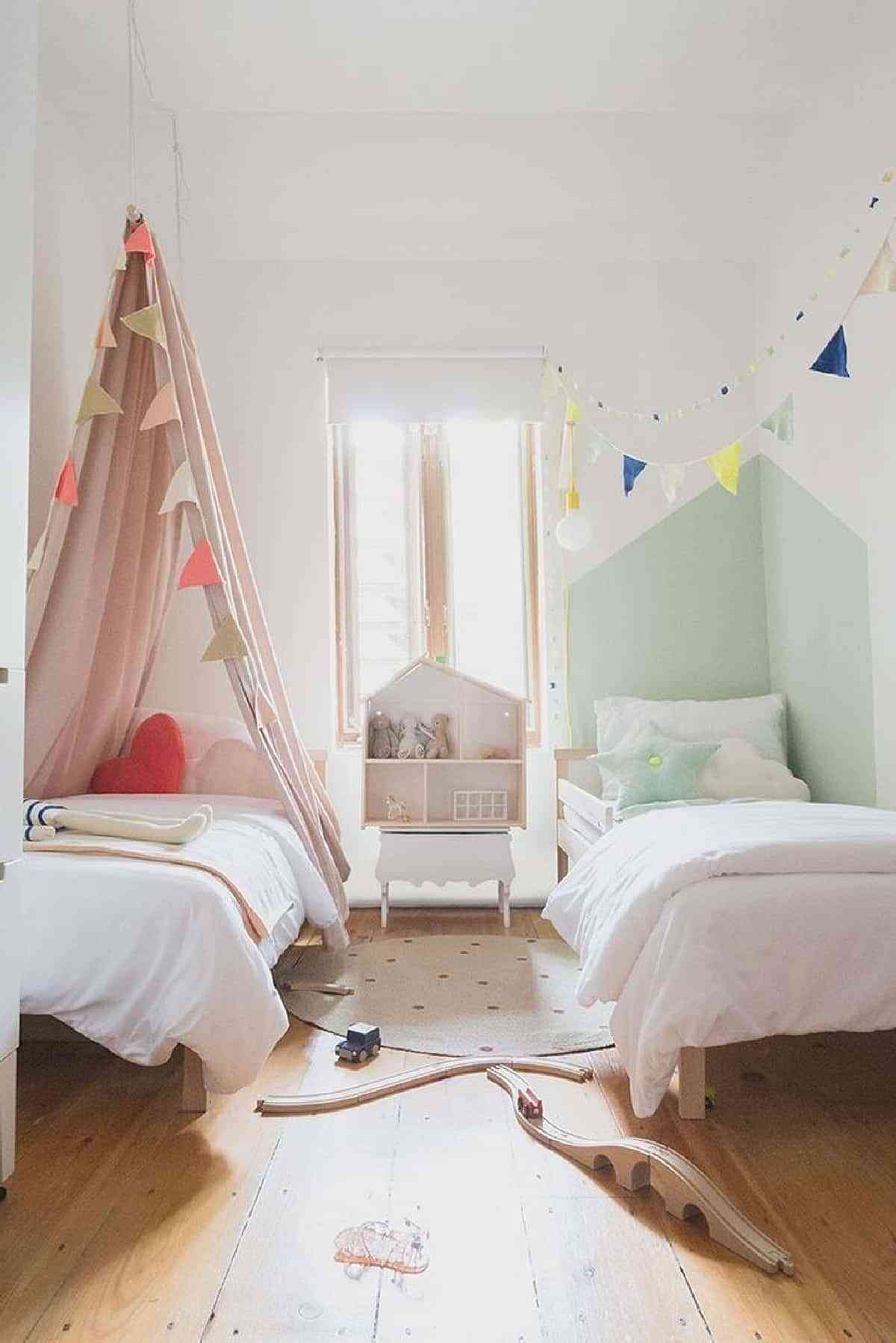 Cómo decorar los dormitorios infantiles compartidos 11