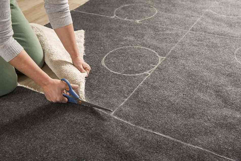 DIY: una alfombra recortada con forma de puzle para decorar cualquier suelo 5
