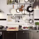 Cómo organizar una cocina sin muebles altos 11