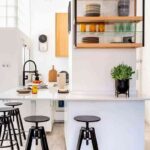Cómo organizar una cocina sin muebles altos 13