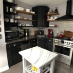 cocina pequenas blanco y negro