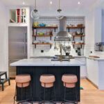 cocina pequenas con toque de color