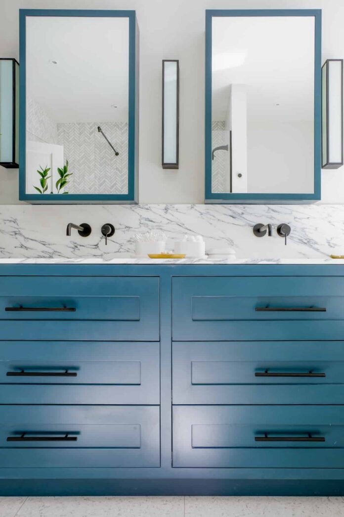 muebles coloridos para banos