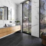 bano en negro y blanco con elegancia contemporanea